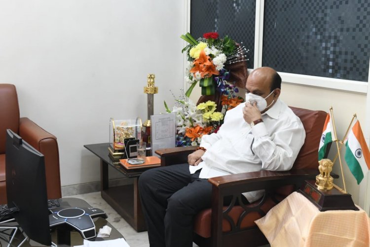 ಮುಖ್ಯಮಂತ್ರಿ ಬಸವರಾಜ ಬೊಮ್ಮಾಯಿ ಅಧಿಕಾರಿಗಳೊಂದಿಗೆ ವರ್ಚುಯಲ್ ಸಭೆ ನಡೆಸಿದರು.