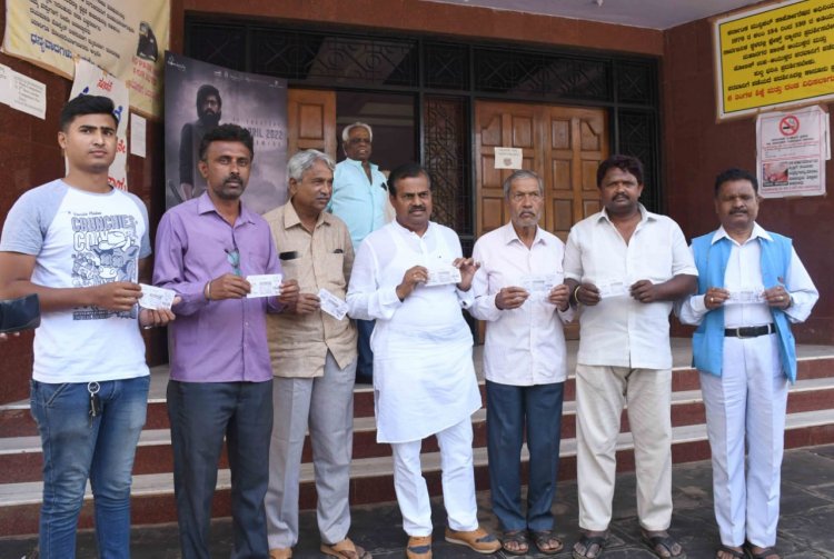 ದಿ ಕಾಶ್ಮೀರಿ ಫೈಲ್ ಚಿತ್ರವನ್ನ ಬಿಜೆಪಿ ರಾಜಕೀಯಕ್ಕೆ ಬಳಸಿಕೊಳ್ತಿದೆ- ಕಾಂಗ್ರೆಸ್ ಮುಖಂಡ ನೀರಲಕೇರಿ ಅಸಮಾಧಾನ