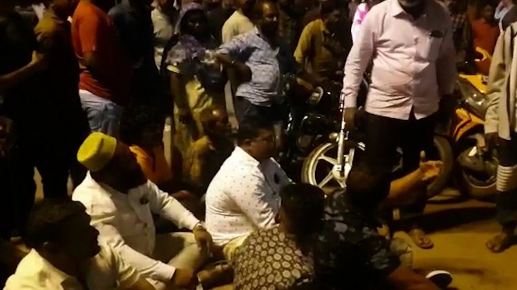 ನಗರದಲ್ಲಿ ರಾತ್ರಿ ವೇಳೆ ಓಡಾಟ: ಕಸಬಾ ಪೇಟೆಯ ಪೋಲಿಸರಿಂದ ನೂರಾರು ಮಂದಿ ಬಂಧನ, ಬಿಡುಗಡೆಗೆ ಪ್ರತಿಭಟನೆ