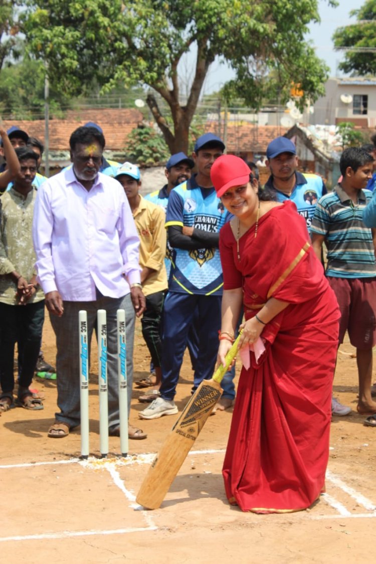 ಟೆನ್ನಿಸ್ ಬಾಲ್ ಕ್ರಿಕೆಟ್ ಟೂರ್ನಮೆಂಟ್ ನಗರ ಸವಿತಾ ಅಮರಶೆಟ್ಟಿ ಚಾಲನೆ