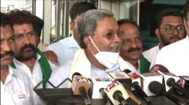 ಪುಗಸಟ್ಟೆ ಸಿದ್ದರಾಮೋತ್ಸವವೇ? ಸಿದ್ದುಗೆ ಜೋಷಿ ಟಾಂಗ್