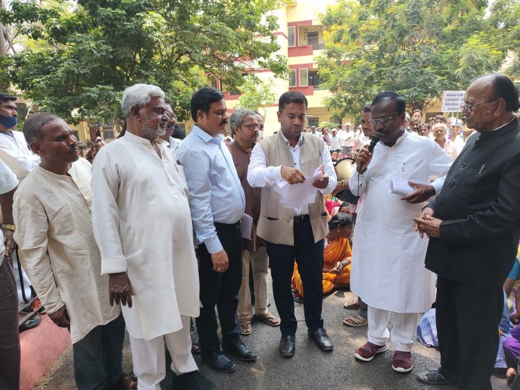 ನಿವೇಶನರಹಿತರನ್ನು ಸರ್ವೇ ಮೂಲಕ ಗುರುತಿಸುವಂತೆ ಒತ್ತಾಯಿಸಿ ಪ್ರತಿಭಟನೆ