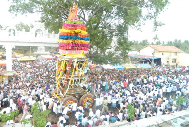 ವಿಜೃಂಭಣೆಯಿಂದ ಆಚರಿಸುವ ಶ್ರೀ ವೀರಭದ್ರದೇವರ ರಥೋತ್ಸವ