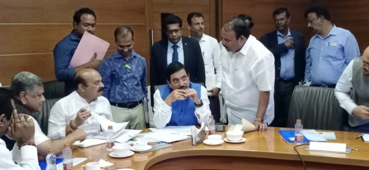ಜನಪ್ರತಿನಿಧಿಗಳ ಸಲಹೆ ಪಡೆದು ಯೋಜನೆ ಅನುಷ್ಠಾನಗೊಳಿಸಲು ಮುಖ್ಯಮಂತ್ರಿ ಬೊಮ್ಮಾಯಿ ಸೂಚನೆ