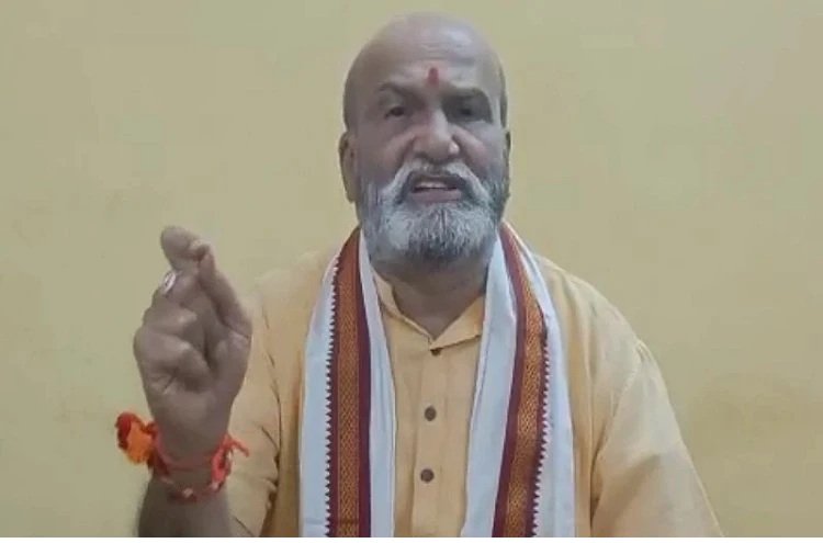 ಹಿಂದೂ ಹುಡುಗಿಯರು ಎಚ್ಚರಿಕೆಯಿಂದ ಡೇಟಿಂಗ್ ಮಾಡಿ: ಪ್ರಮೋದ್ ಮುತಾಲಿಕ್