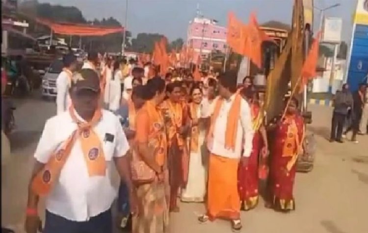 ದತ್ತಾತ್ರೇಯನಿಗೆ ಅವಮಾನ' ಮಾಡಿದ 'ಬಿಜೆಪಿ ಶಾಸಕ ಸುರೇಶ್' : 'ಚಪ್ಪಲಿ ಧರಿಸಿ ಶೋಭಾಯಾತ್ರೆʼಯಲ್ಲಿ ಭಾಗವಹಿಸಿದಕ್ಕೆ ಆಕ್ರೋಶ