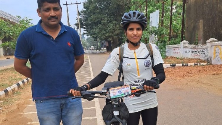 ಮಧ್ಯಪ್ರದೇಶದ ಯುವತಿಯಿಂದ ಸೈಕಲ್ನಲ್ಲಿಯೇ ದೇಶ ಪರ್ಯಟನೆ