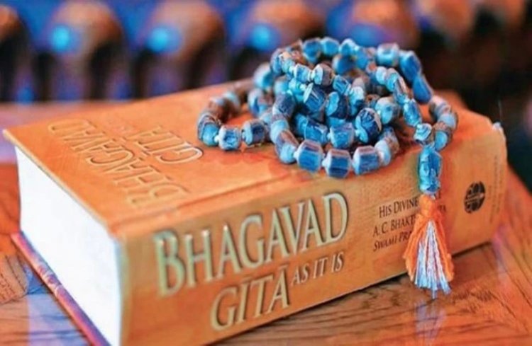 ಶಾಲಾ ಪಠ್ಯಪುಸ್ತಕದಲ್ಲಿ 'ಭಗವದ್ಗೀತೆ' ಅಳವಡಿಕೆ ; 6,7ನೇ ತರಗತಿ ವಿದ್ಯಾರ್ಥಿಗಳಿಗೆ ಕೃಷ್ಣ ಉಪದೇಶ ; ಕೇಂದ್ರ ಸರ್ಕಾರ