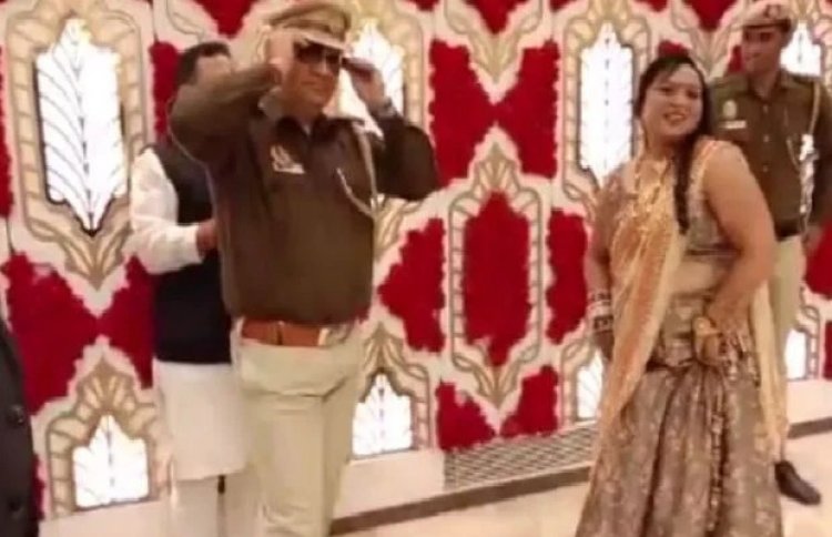 ರಜೆಯಲ್ಲಿದ್ರೂ ಯೂನಿಫಾರ್ಮ್ ಧರಿಸಿಕೊಂಡು ರೀಲ್ಸ್ ಮಾಡಿದ ಪೊಲೀಸ್: ವಿಡಿಯೋ ವೈರಲ್