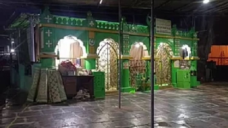 ಭೈರಿದೇವರಕೊಪ್ಪದ ದರ್ಗಾ ತೆರವು ಕಾರ್ಯಾಚರಣೆ ಅಂತ್ಯ; 3 ಗೋರಿಗಳ ಸ್ಥಳಾಂತರ