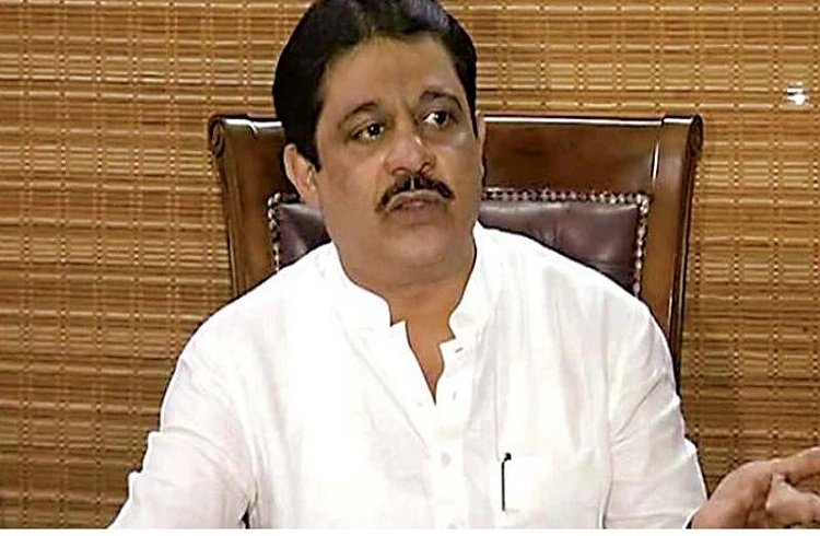 ದೆಹಲಿಗೆ ಬರುವಂತೆ ಬುಲಾವ್ : ಸುರ್ಜೆವಾಲಾ ಭೇಟಿಯಾದ ಶಾಸಕ ಜಮೀರ್
