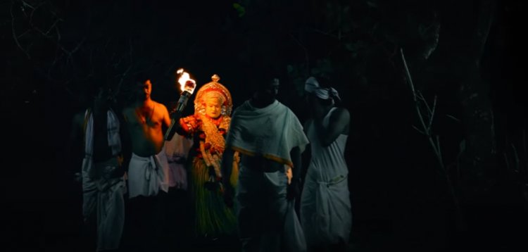 ಬಾಚಿ ಬಾಚಿ ಕೊಟ್ಟ ಪಂಜುರ್ಲಿ ದೈವಕ್ಕೆ ಹರಕೆ ಕೊಟ್ಟ ರಿಷಬ್ ಶೆಟ್ಟಿ: ವಿಡಿಯೋ ವೈರಲ್