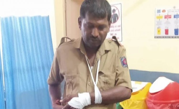 ಬಾಗಿಲಲ್ಲಿ ನಿಲ್ಬೇಡ ಅಂದಿದ್ದೇ ತಪ್ಪಾಯ್ತು.. ಕಂಡಕ್ಟರ್, ಡ್ರೈವರ್ಗೆ ನುಗ್ಗಿ ಹೊಡೆದ ವಿದ್ಯಾರ್ಥಿಗಳು