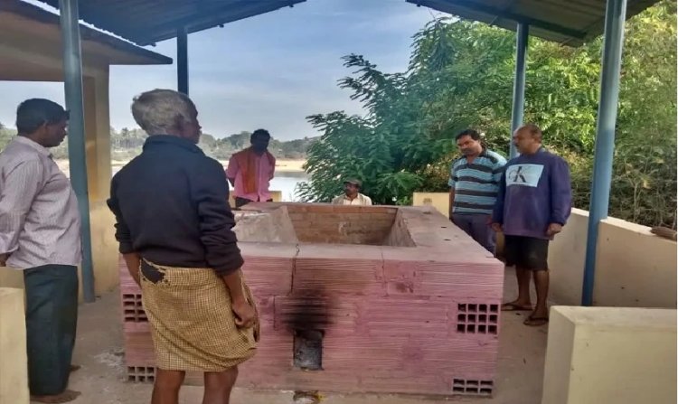 ಶಿವಮೊಗ್ಗದಲ್ಲಿ ವಿಚಿತ್ರ ಘಟನೆ : ಸ್ಮಶಾನದಿಂದ ಮಹಿಳೆಯ ಚಿತಾಭಸ್ಮವೇ ಮಾಯಾ: ಬೆಚ್ಚಿಬಿದ್ದ ಗ್ರಾಮಸ್ಥರು