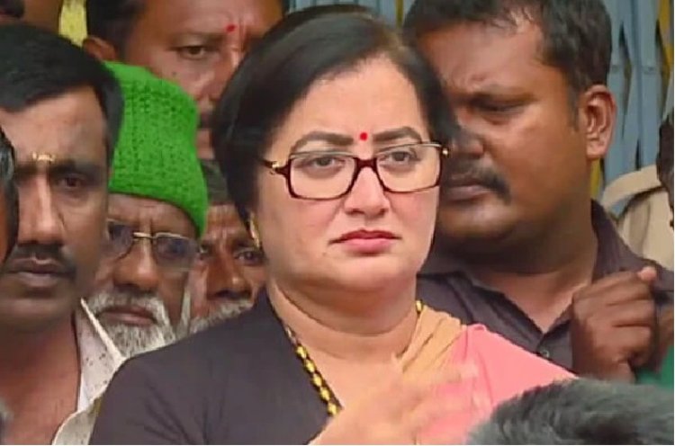 ರಾಜ್ಯ ರಾಜಕಾರಣಕ್ಕೆ ಎಂಟ್ರಿ ಕೊಡಲು ರೆಡಿಯಾದ ಸಂಸದೆ ಸುಮಲತಾ ಅಂಬರೀಷ್ಗೆ ಬಿಗ್ ಶಾಕ್!