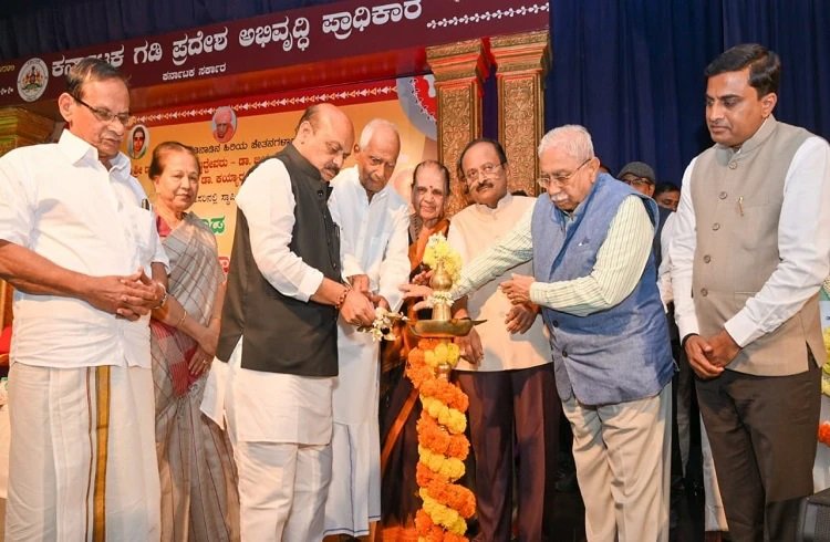 ಗಡಿನಾಡು ಕನ್ನಡಿಗರ ಅಭಿವೃದ್ಧಿಗೆ ಶೀಘ್ರವೇ 100 ಕೋಟಿ ರೂ. ಬಿಡುಗಡೆ : ಸಿಎಂ ಬೊಮ್ಮಾಯಿ ಘೋಷಣೆ