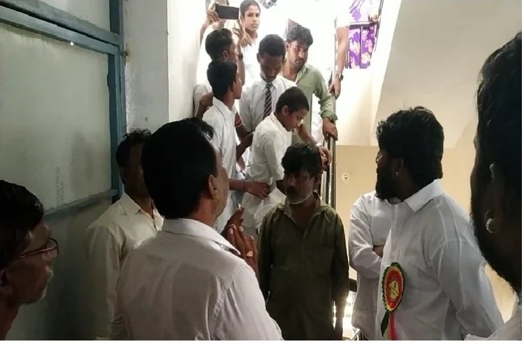 ಉತ್ತರಕನ್ನಡ ಜಿಲ್ಲೆಯಲ್ಲಿ ವಸತಿ ಹಾಸ್ಟೆಲ್ ನಲ್ಲಿ ಸ್ವಚ್ಛತೆ ಇಲ್ಲದ ಕಾರಣ ವಿದ್ಯಾರ್ಥಿಗಳಿಗೆ ಚರ್ಮರೋಗ