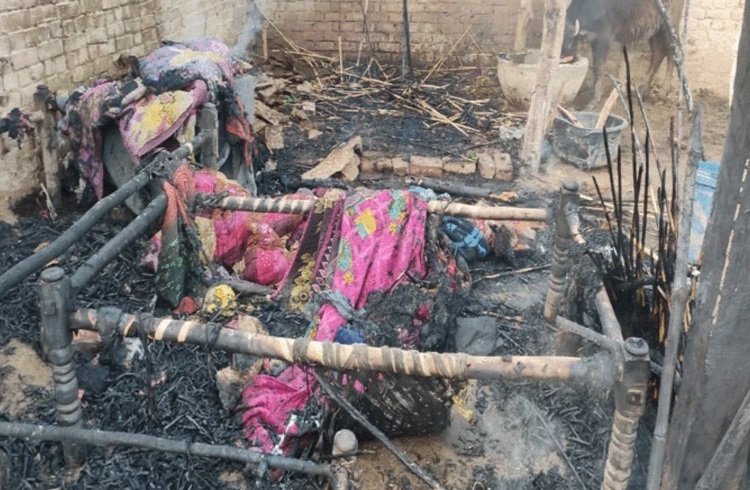 ಉತ್ತರ ಪ್ರದೇಶ: ಹುಲ್ಲಿನ ಮನೆಗೆ ಬೆಂಕಿ ತಗುಲಿ 3 ವರ್ಷದ ಬಾಲಕಿ ಸಜೀವ ದಹನ