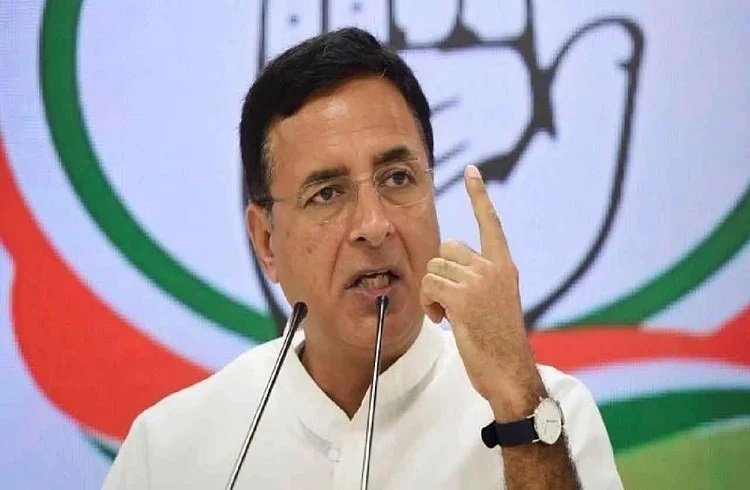 'ಬೊಮ್ಮಾಯಿ ಸುಳ್ಳಿನ ಕಂತೆಯ ಬಜೆಟ್ ಮಂಡಿಸಿದ್ದಾರೆ' : ಸುರ್ಜೆವಾಲಾ ವಾಗ್ಧಾಳಿ