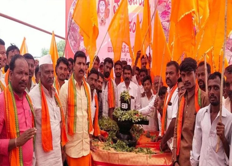 ಲಾಡ್ಲೆ ಮಶಾಕ್ ದಗಾ೯ದ ಶಿವಲಿಂಗ ಪೂಜೆಗೆ ಭಕ್ತರ ದಂಡು: ಸುತ್ತಮುತ್ತಲಿನ ಗ್ರಾಮಗಳಿಂದ ಬಿಲ್ವಪತ್ರೆ ಅರ್ಪಣೆ