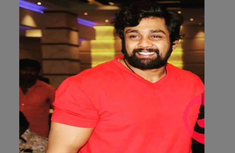 ಅಪಘಾತದಲ್ಲಿ ಯುವಕನ ಬ್ರೈನ್ ಡೆಡ್ : ಅಭಿಮಾನಿಯ ಆಸೆಯಂತೆ ʼಆಸ್ಪತ್ರೆಗೆ ಬಂದ ಧುವ ಸರ್ಜಾʼ