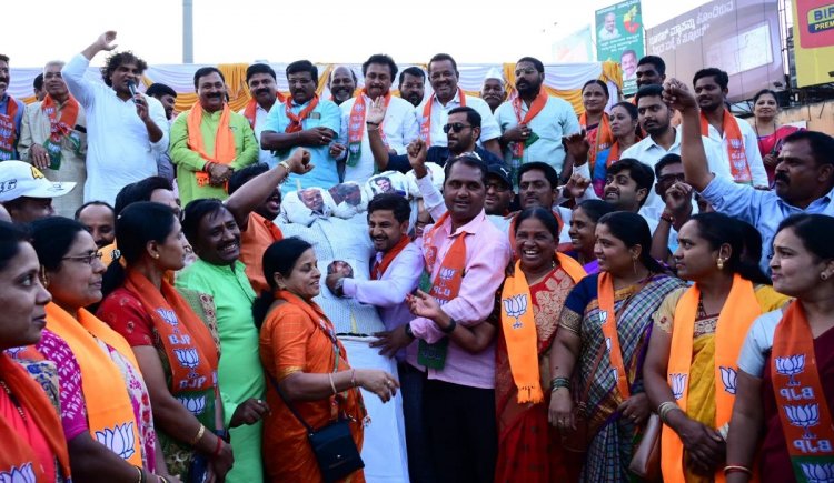 ಜೋಶಿ ವಿರುದ್ಧ ಹೇಳಿಕೆ: ಎಚ್ಡಿಕೆ ವಿರುದ್ಧ ಆಕ್ರೋಶ, ಪ್ರತಿಕೃತಿ ದಹನ
