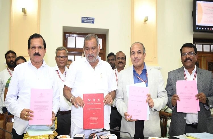 74 ಕೇಂದ್ರ ಮತ್ತು ರಾಜ್ಯ ಅಧಿನಿಯಮಗಳ ಕನ್ನಡ ಆವೃತ್ತಿ ಲೋಕಾರ್ಪಣೆ