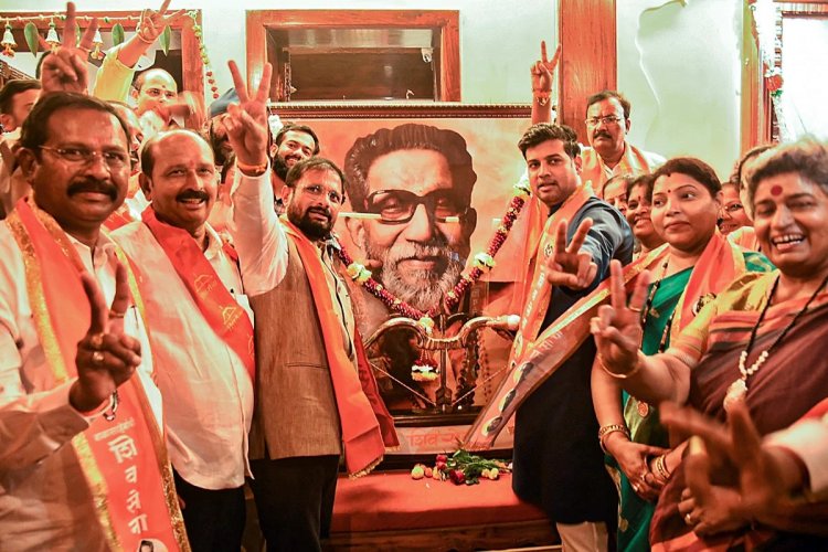 ಶಿವಸೇನಾ ಭವನದಿಂದ ದೂರ ನಡೆದ ಶಿವಸೇನಾ