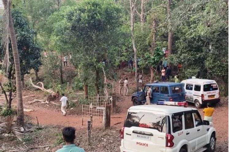 ಒಂದೇ ಕುಟುಂಬದ ನಾಲ್ವರ ಭೀಕರ ಕೊಲೆ; ಚೆಲ್ಲಾಪಿಲ್ಲಿಯಾಗಿ ಬಿದ್ದಿರುವ ಶವಗಳು!