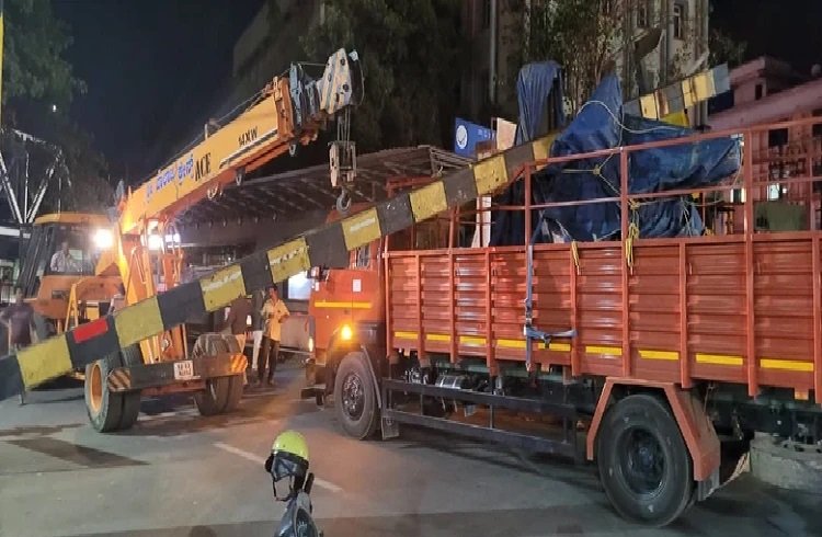 ಚಲಿಸುತ್ತಿದ್ದ ಲಾರಿ ಮೇಲೆ ಮುರಿದು ಬಿದ್ದ ಕಬ್ಬಿಣದ ಸಲಾಕೆ : ತಪ್ಪಿದ ಅನಾಹುತ