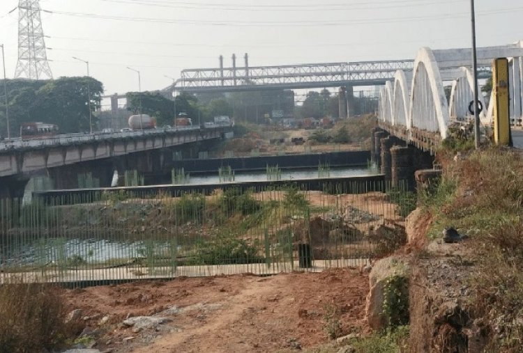 ಸುರತ್ಕಲ್: ಅರ್ಧಕ್ಕೇ ಬಾಕಿಯಾಯ್ತು ಕೂಳೂರು ಹೊಸ ಸೇತುವೆ!