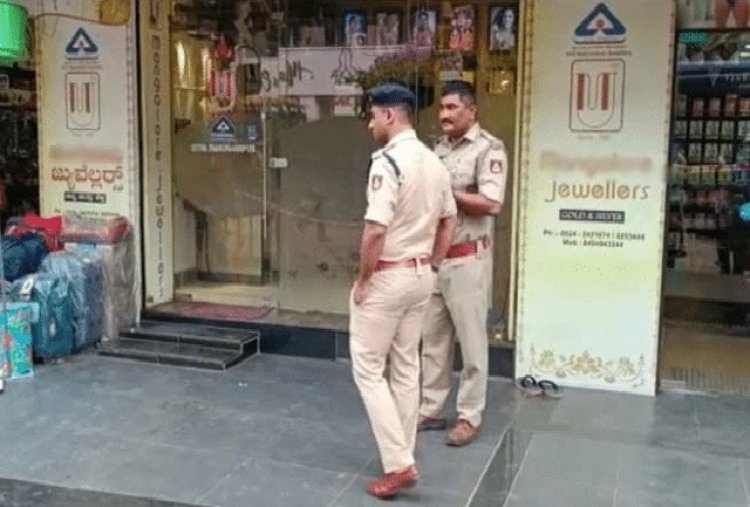 ಮಂಗಳೂರು: ಹಾಡಹಗಲೇ ಜ್ಯುವೆಲ್ಲರಿ ಅಂಗಡಿಗೆ ನುಗ್ಗಿ ಚೂರಿ ಇರಿತ