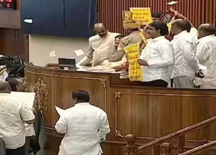 ಆಂಧ್ರ ಪ್ರದೇಶ: ಅಸೆಂಬ್ಲಿಯಲ್ಲಿ ಕೋಲಾಹಲ, ಕೈ ಕೈ ಮಿಲಾಯಿಸಿದ ವೈಎಸ್ ಆರ್ ಸಿಪಿ, ಟಿಡಿಪಿ ಶಾಸಕರು