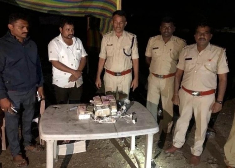 ದಾಖಲೆ ಇಲ್ಲದೆ 49 ಲಕ್ಷ ರೂ ಸಾಗಾಟ: ಧೂಳಖೇಡ ಚೆಕ್ ಪೋಸ್ಟಿನಲ್ಲಿ ಜಪ್ತಿ