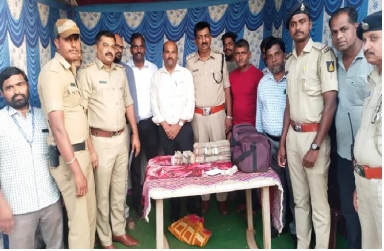 ಬೆಳಗಾವಿಯಲ್ಲಿ ಮಹಾರಾಷ್ಟ್ರ ಸರ್ಕಾರಿ ಬಸ್ ನಲ್ಲಿ ಸಾಗಿಸುತ್ತಿದ್ದ 27.34 ಲಕ್ಷ ಹಣ ಪೊಲೀಸರ ವಶಕ್ಕೆ
