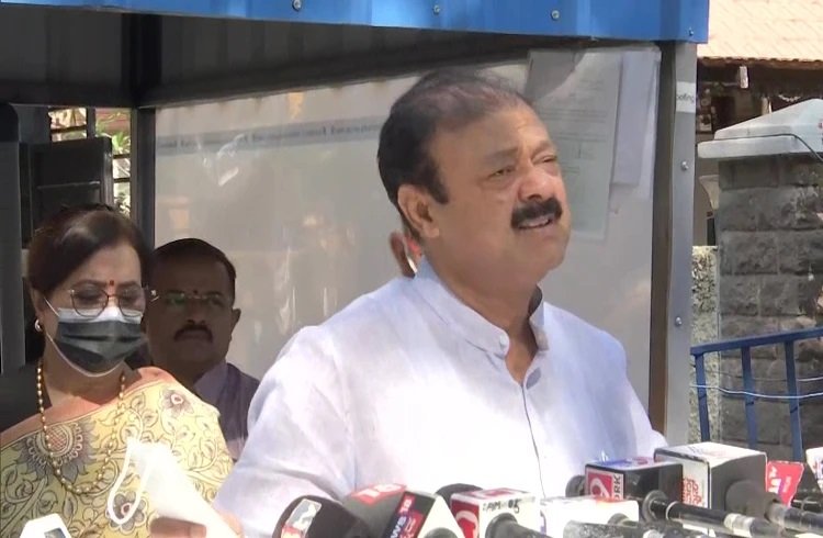 ಹೆಚ್ಡಿಕೆ ಕುಟುಂಬದವರು ಯಾರನ್ನೂ ಬೆಳೆಯೋಕೆ ಬಿಡಲ್ಲʼ : ಸಚಿವ ನಾರಾಯಣ ಗೌಡ ಆಕ್ರೋಶ
